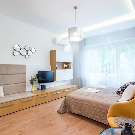 - Large And Cozy - Backyard بودابست